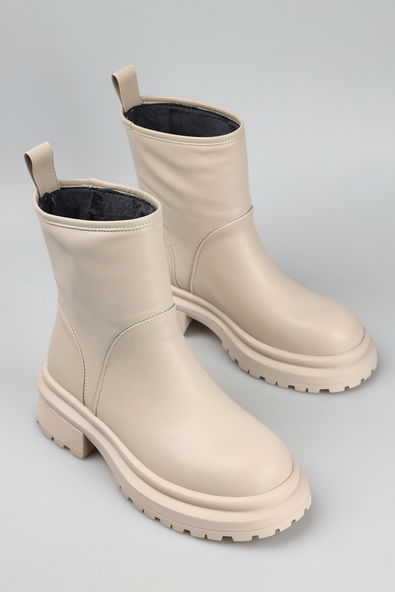 2241-472-34 Ботинки Marc Cony Молочный