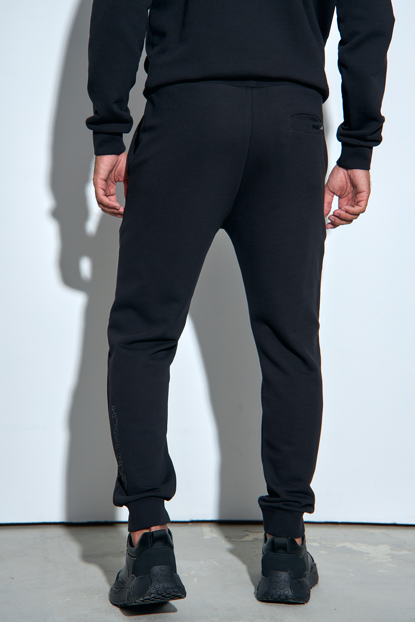 VM-232-53-021 Брюки спортивные Van Mich Черный