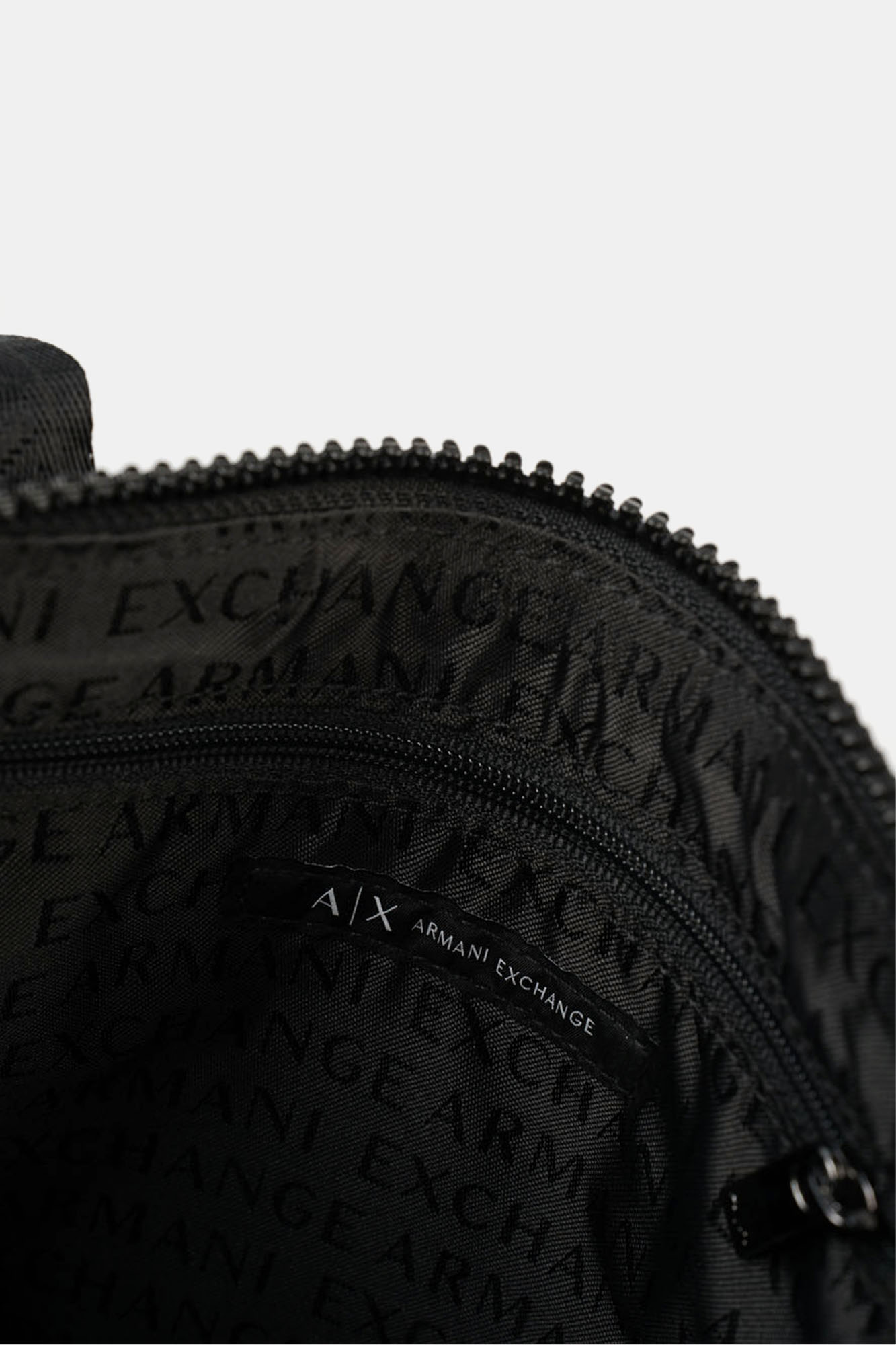 XM000155_AF11931 Сумка Armani Exchange Черный