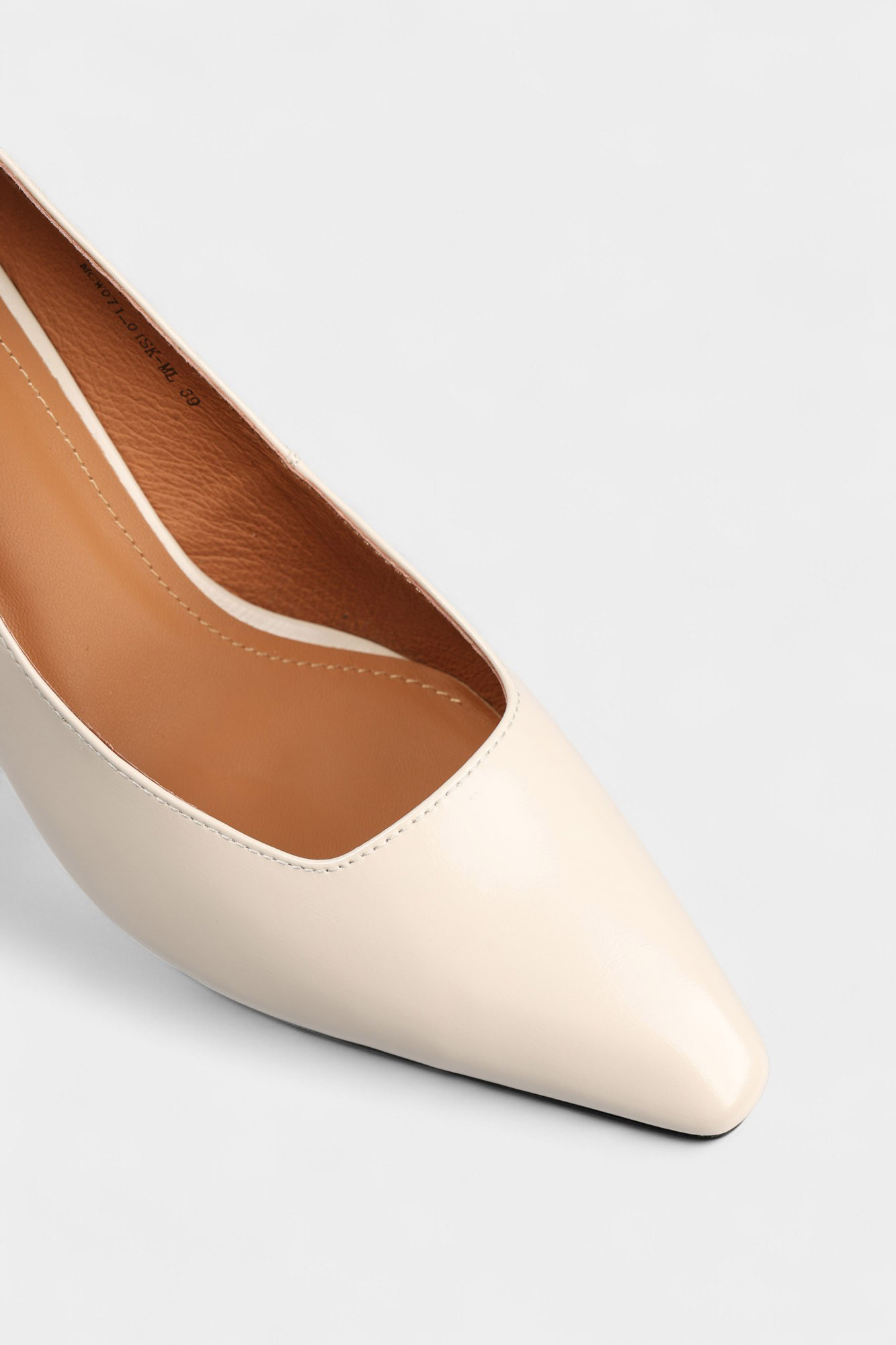 MCW071_01SK-ML Туфли Marc Cony Молочный