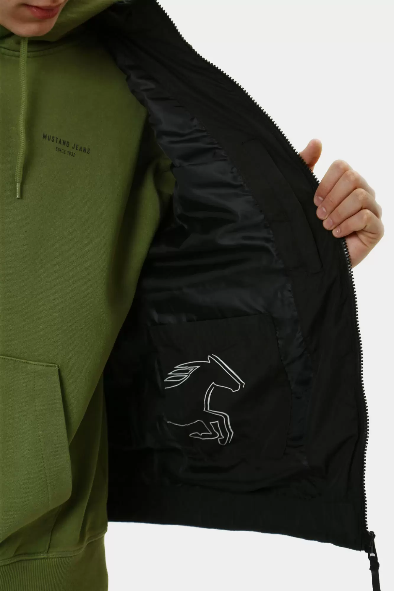 1016234 Жилет Mustang Черный