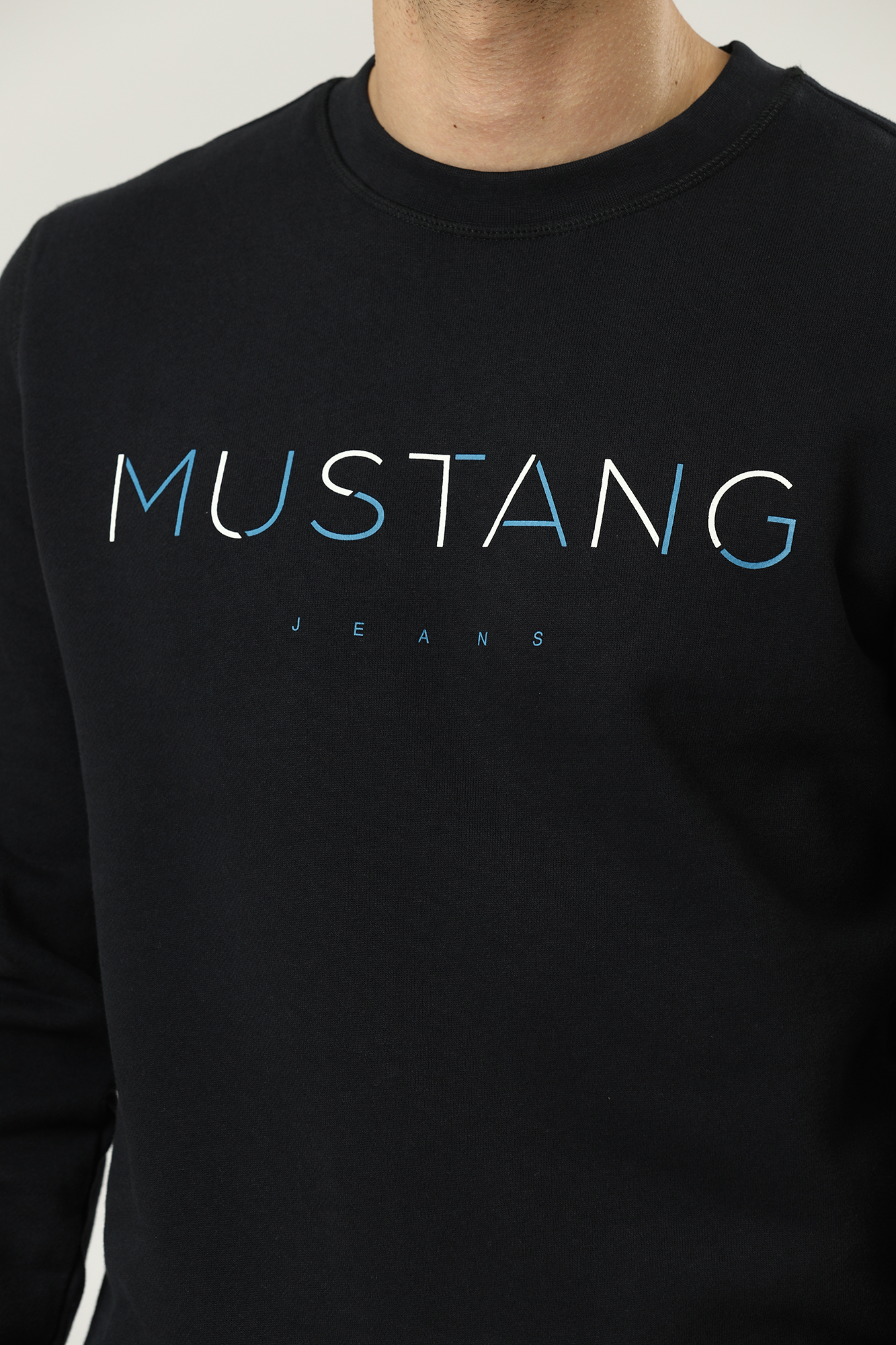 1011858 Свитшот Mustang Черный
