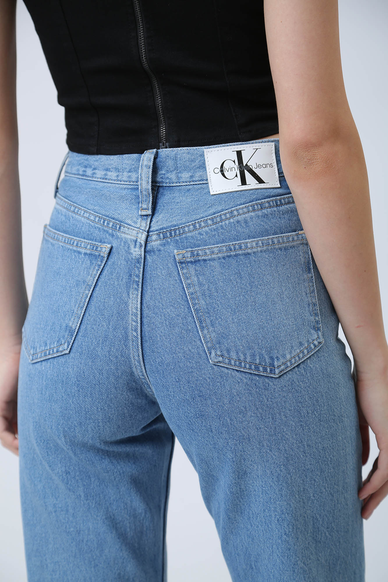 J20J222138 джинсы high rise straight  calvin klein jeans 