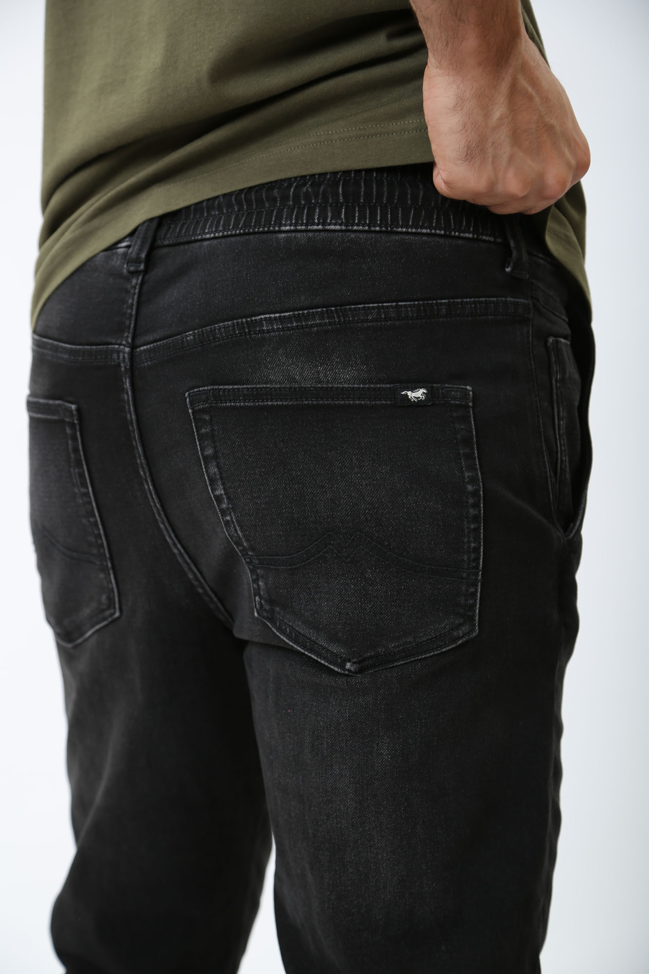 1014620-4000 Джинсы Jogg Jeans  Mustang Черный