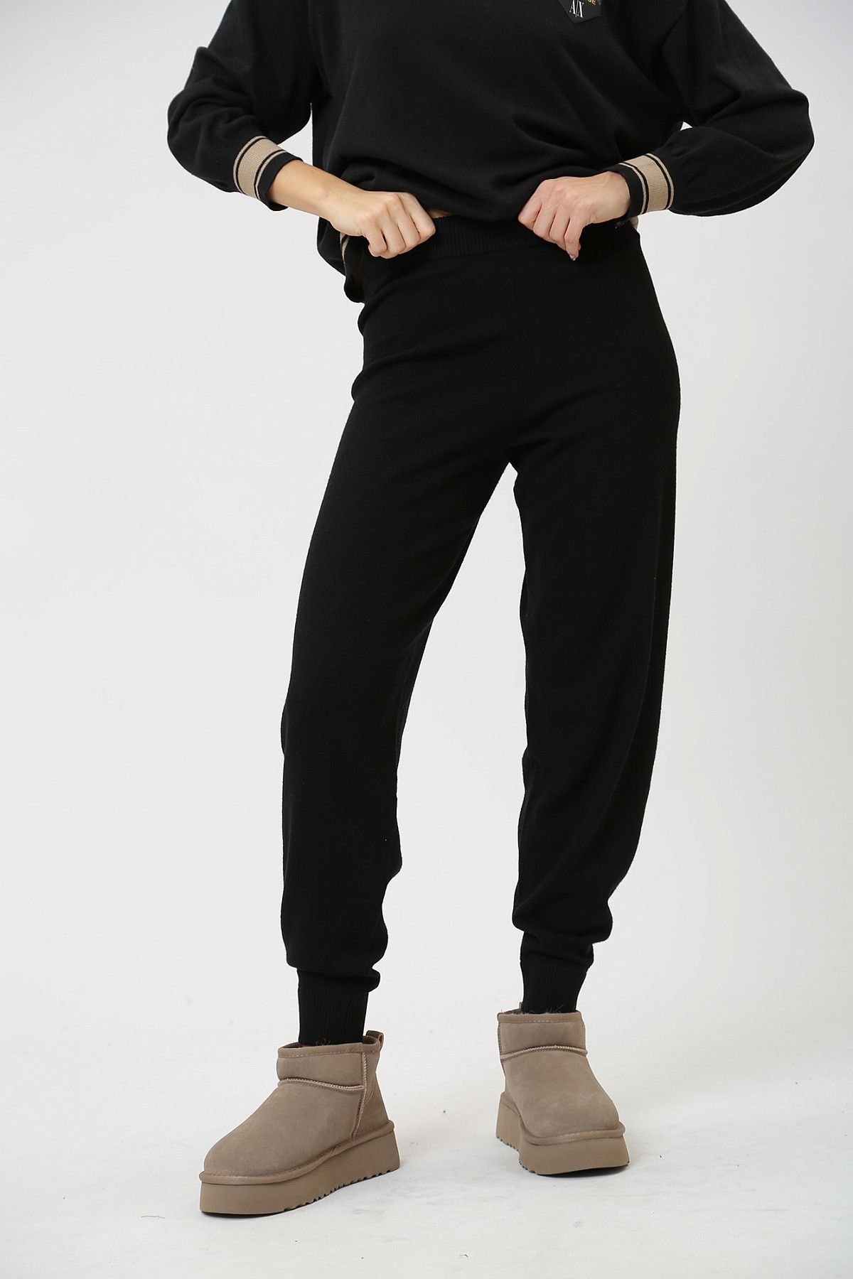 Брюки Armani Exchange Черный