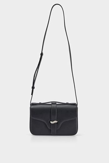 Сумка с клапаном черная кожаная Emporio Armani