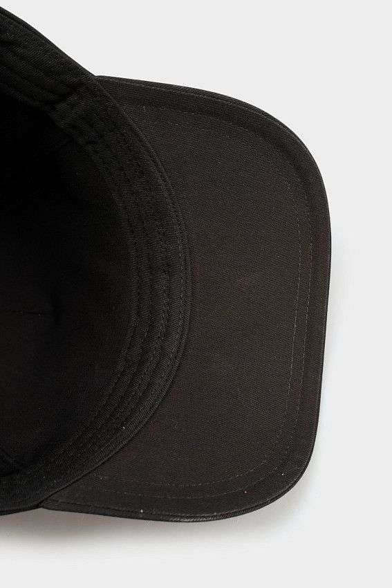 Кепка Armani Exchange Белый