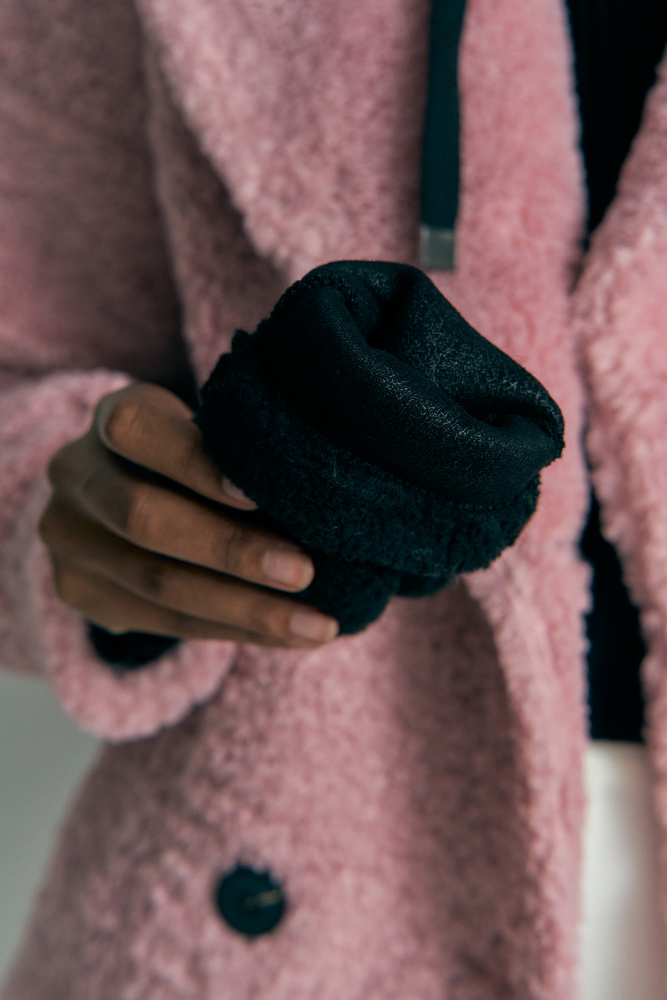 U-232-A-56-0089 Варежки The Hills Черный