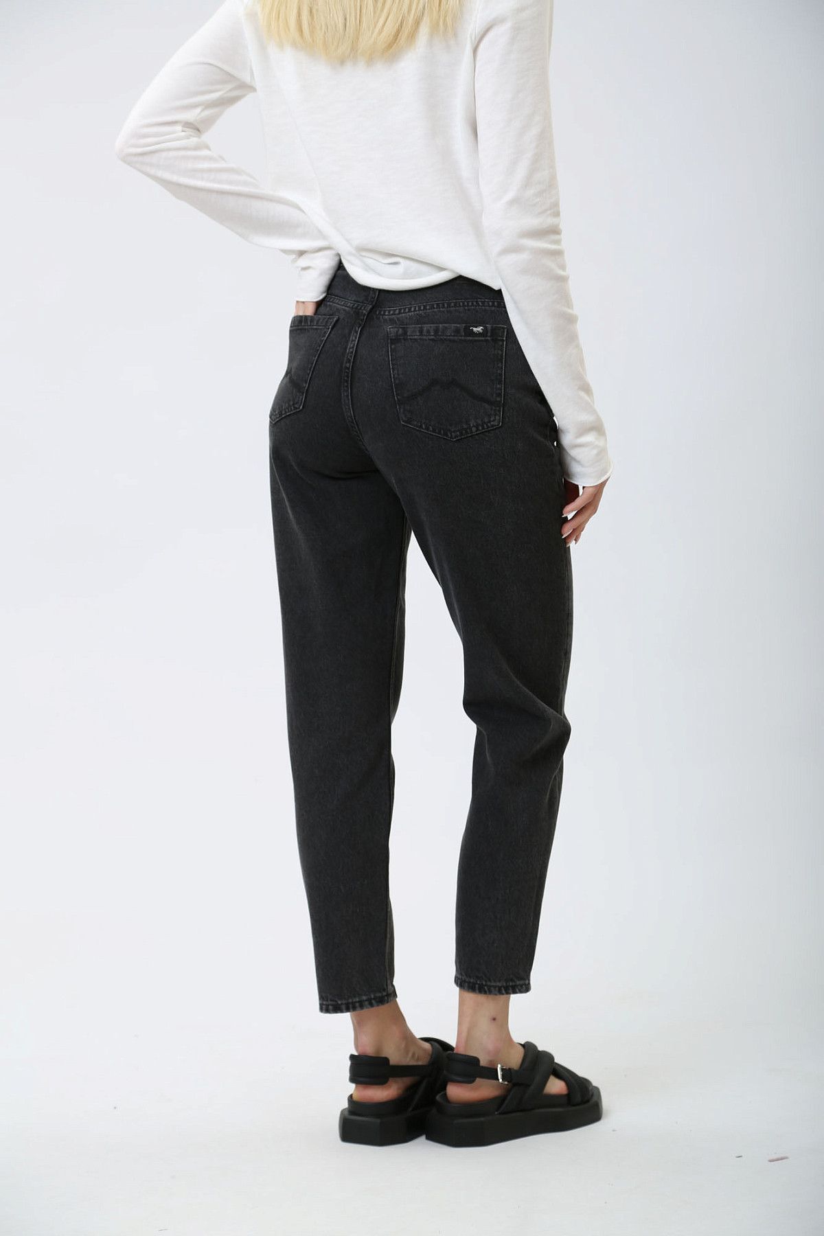 Джинсы Charlotte Tapered  Mustang