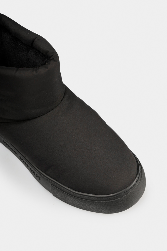 XW001669_AF19615 Угги Armani Exchange Черный