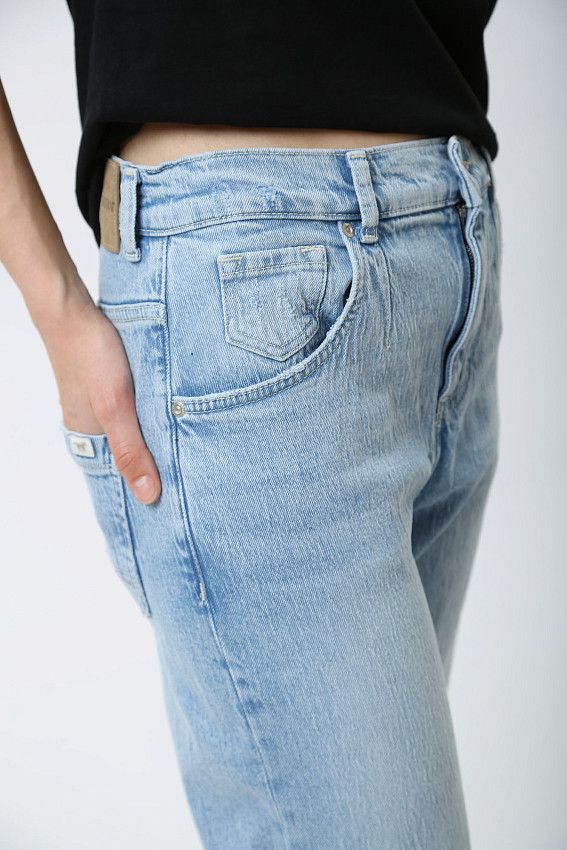 Джинсы Boyfriend Tapered  Mustang