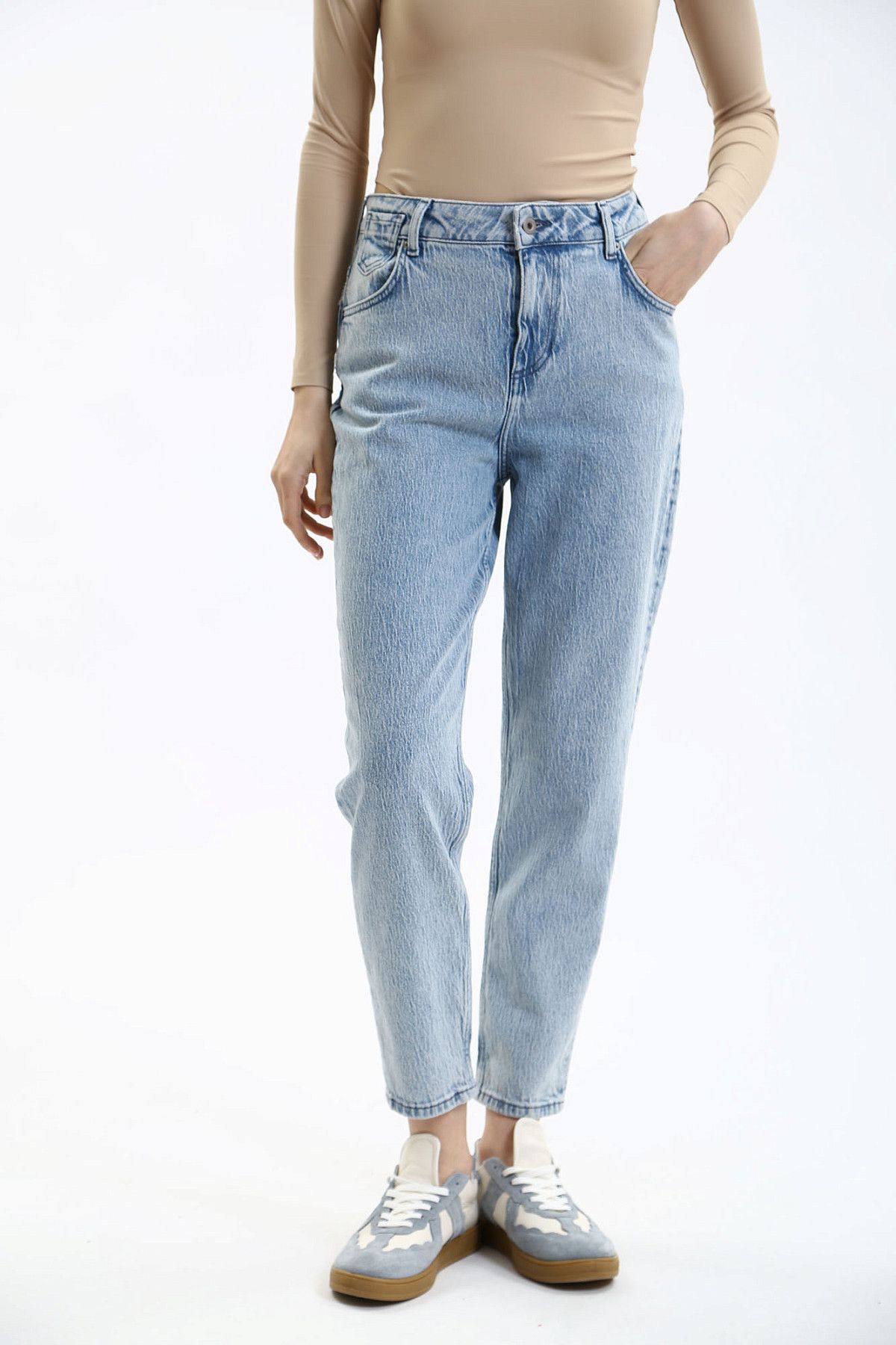 Джинсы Charlotte Tapered  Mustang
