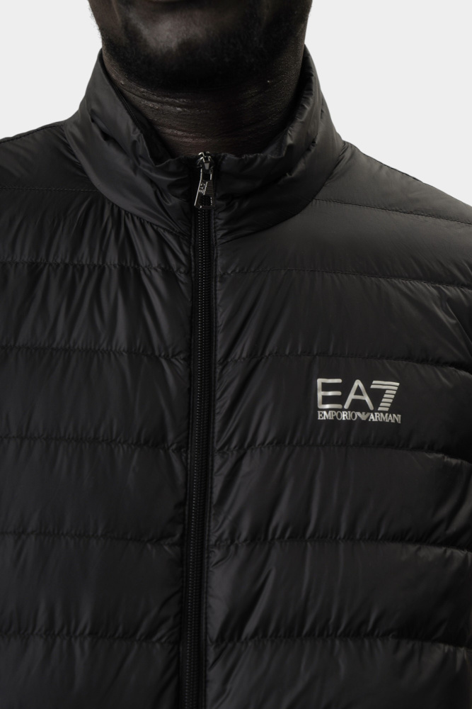 8NPQ06_PNGPZ Жилет EA7 Черный