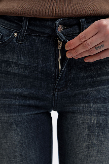 Джинсы Armani Exchange