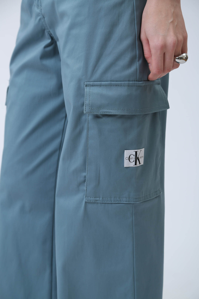 J20J222607 брюки calvin klein jeans 