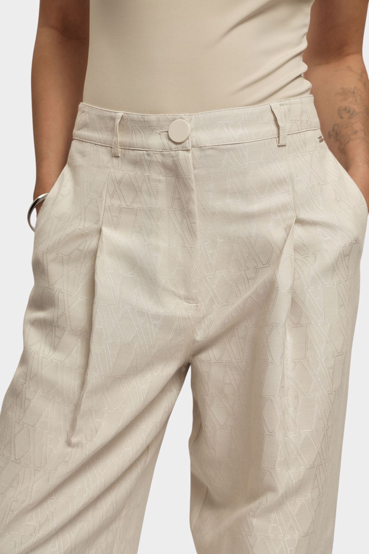 Брюки Armani Exchange Молочный