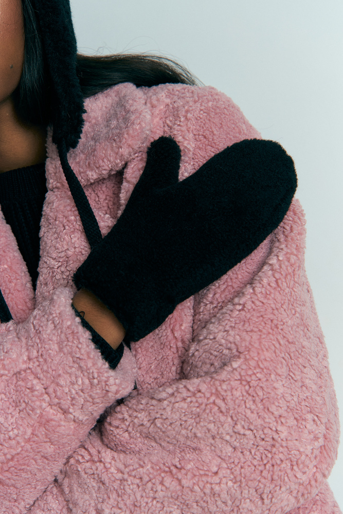 U-232-A-56-0089 Варежки The Hills Черный