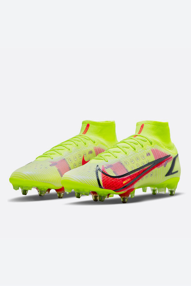 Футбольные бутсы Nike