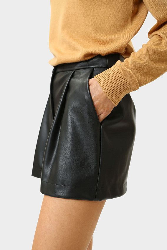 Шорты кожаные Armani Exchange