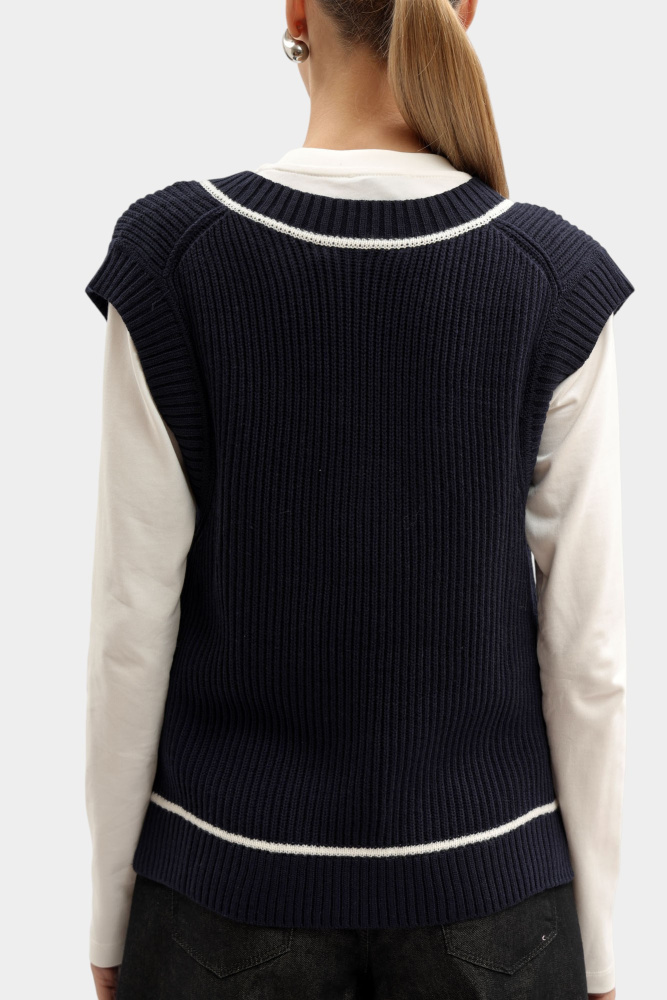 A4W18059 жилет karl lagerfeld 