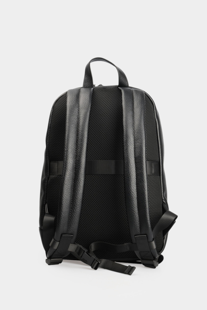 XM001618_AF17210 Рюкзак Armani Exchange Черный