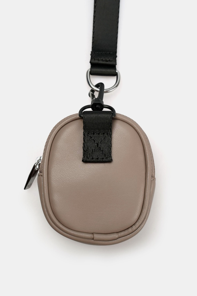 XM001261_AF15104 Чехол для наушников Armani Exchange Коричневый