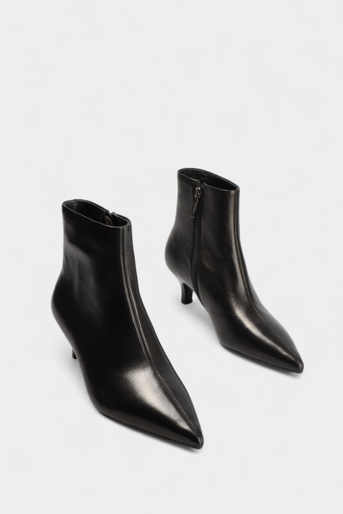 S8-278-601 Ботильоны Graciana Черный