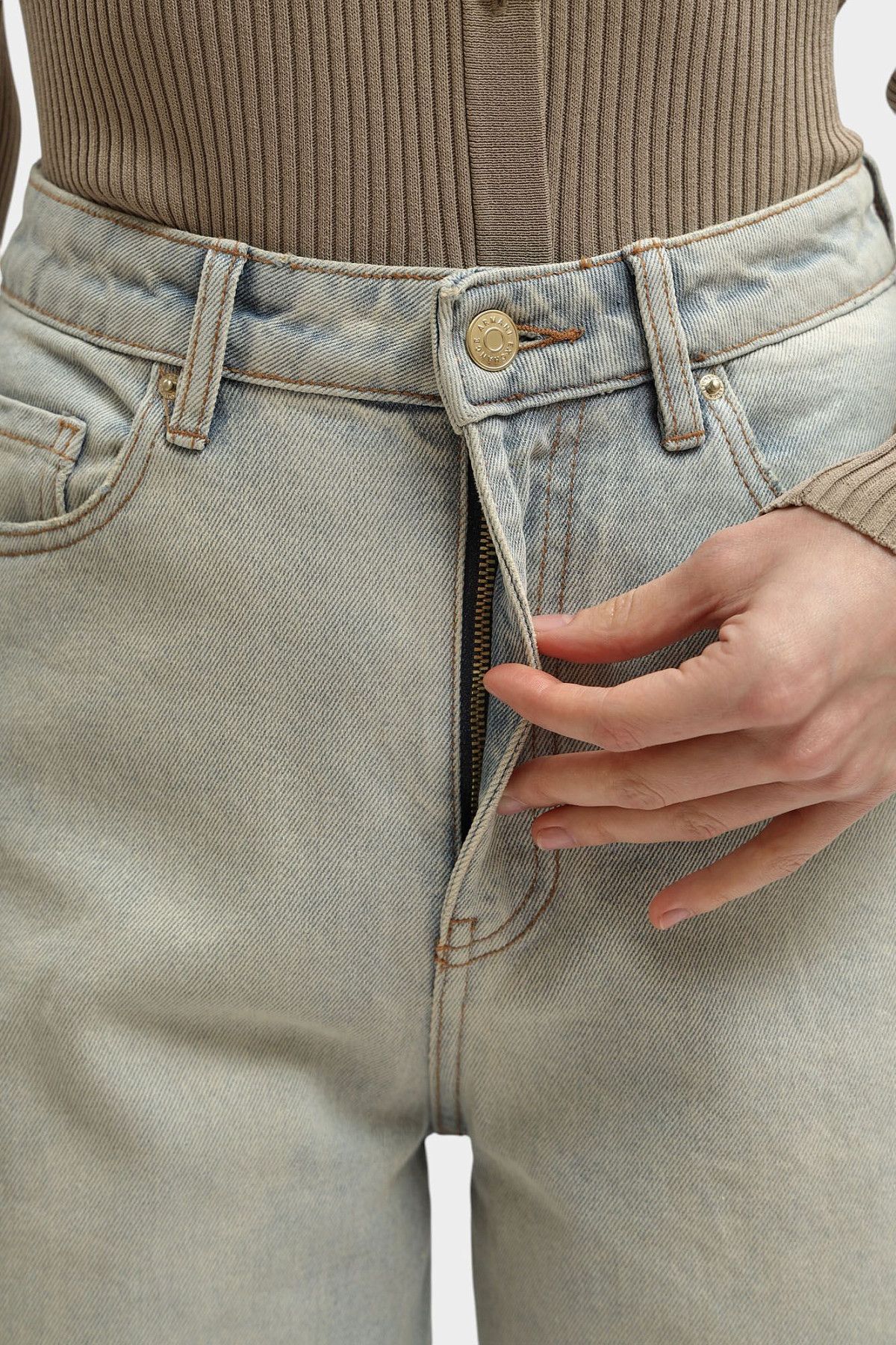 Джинсы Armani Exchange
