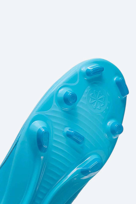 Футбольные бутсы Nike