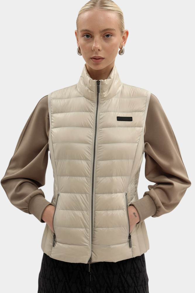 XW001921_AF18757 жилет пуховый armani exchange 