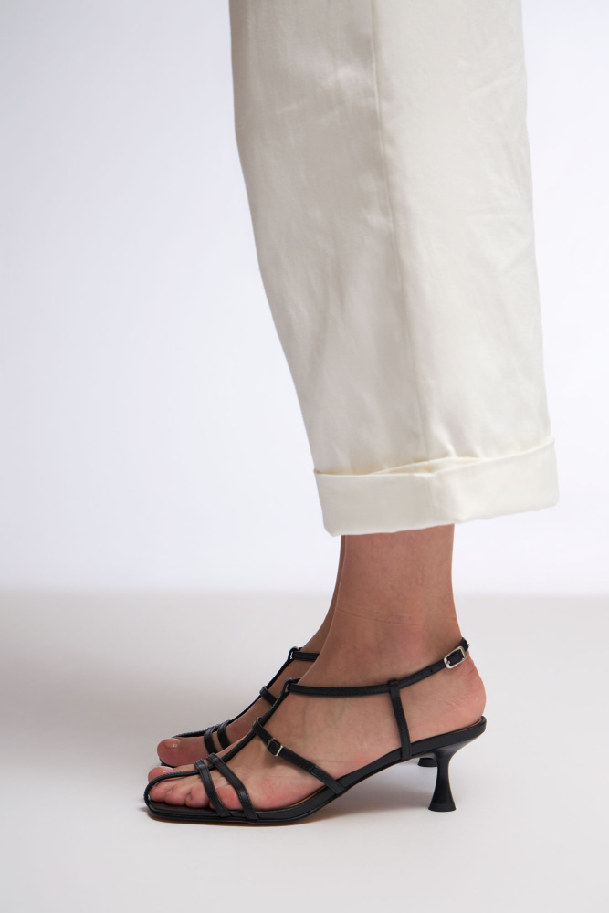 MC21683 Босоножки Marc Cony Черный