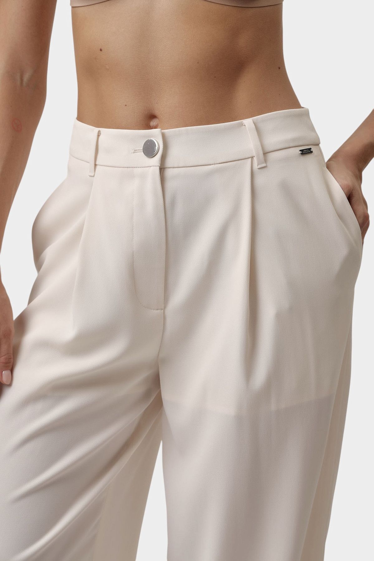 Брюки Armani Exchange Молочный