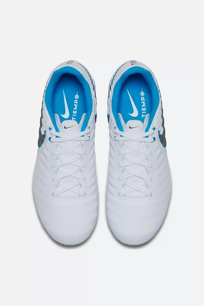 Футбольные бутсы Nike