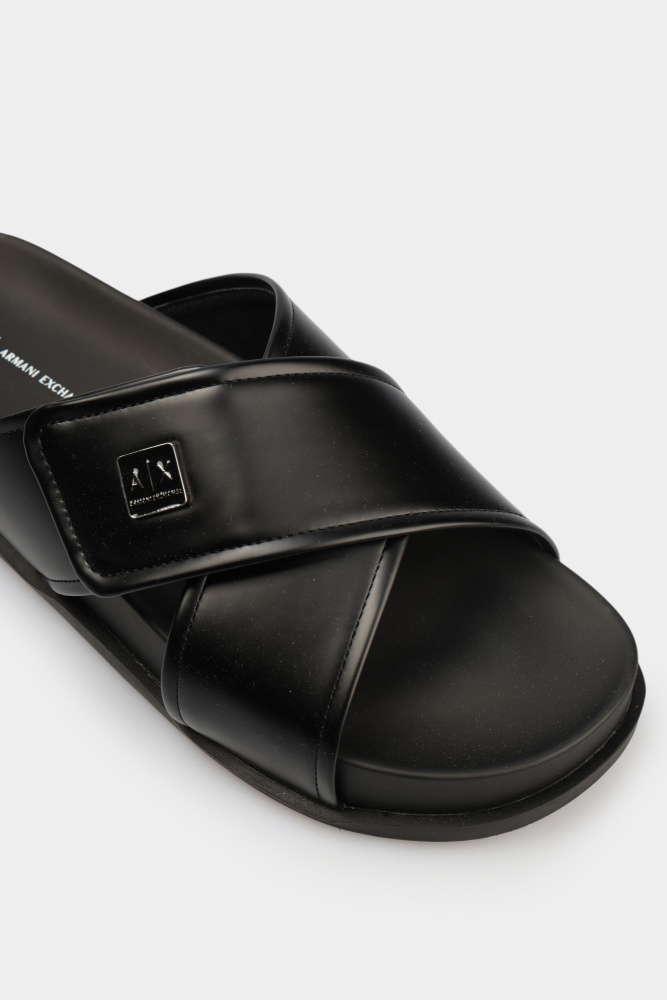XDP063_XV927_2 Шлепанцы Armani Exchange Черный