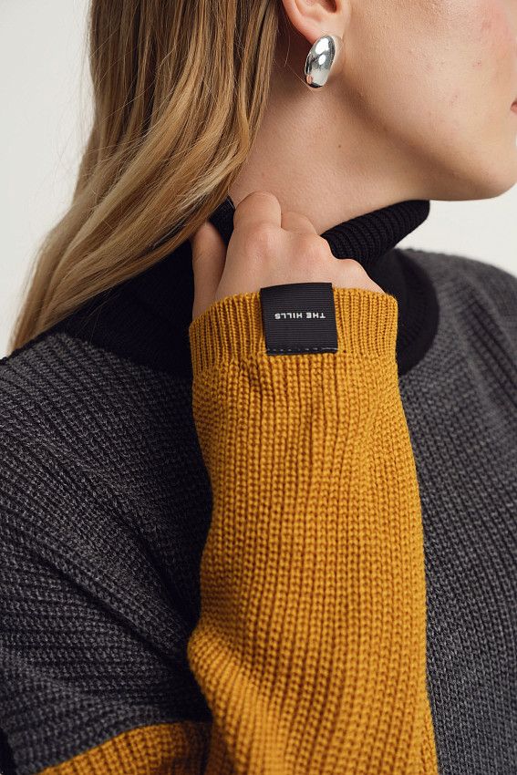 Свитер The Hills Серый