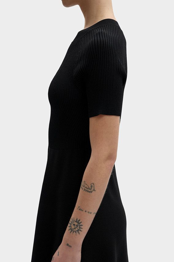 Платье Armani Exchange Черный