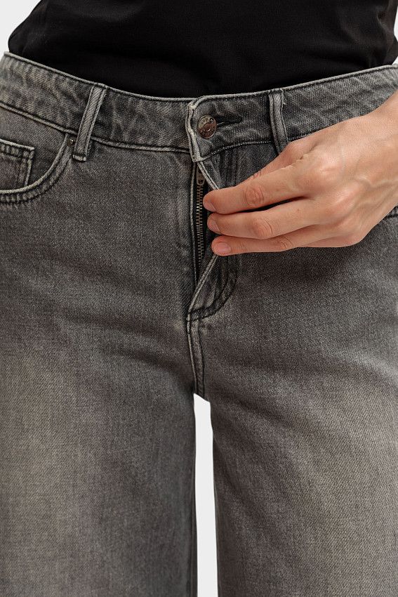 Джинсы Armani Exchange