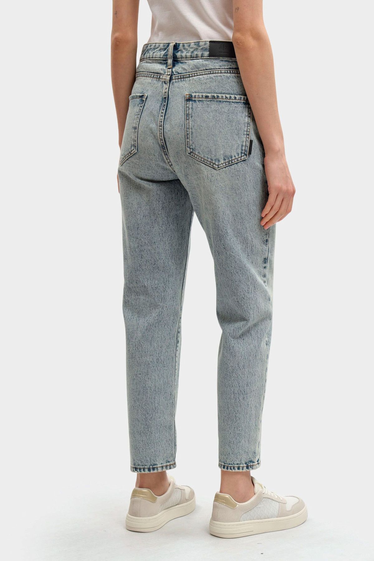 Джинсы Armani Exchange