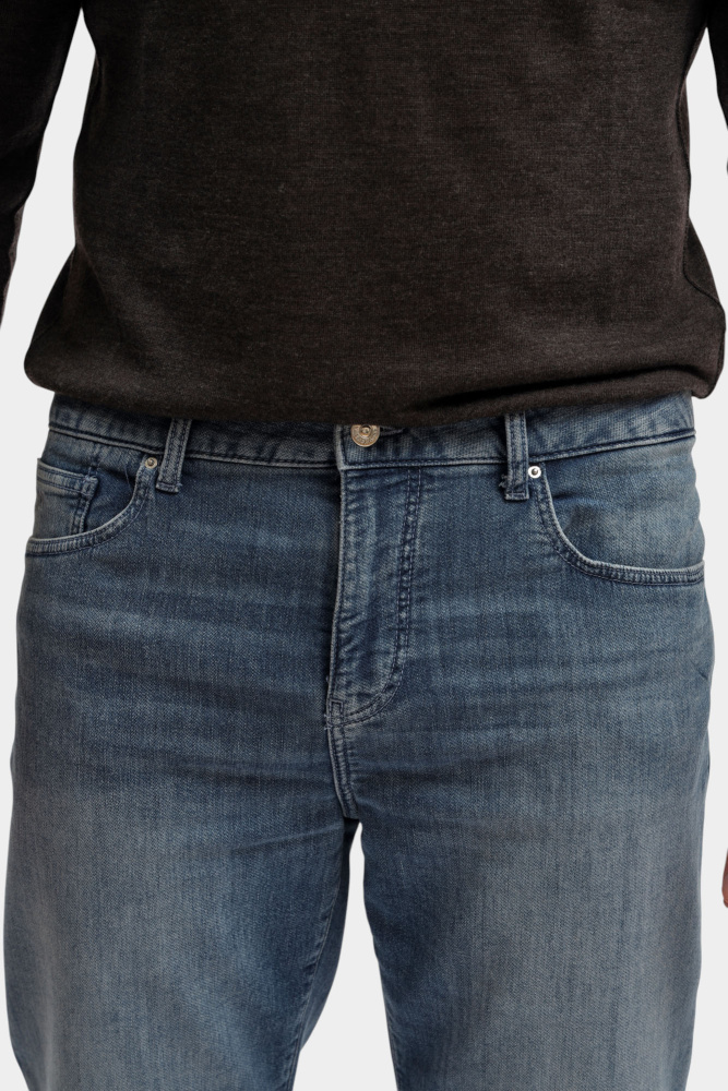 XM000049_AF14368 Джинсы Armani Exchange Голубой