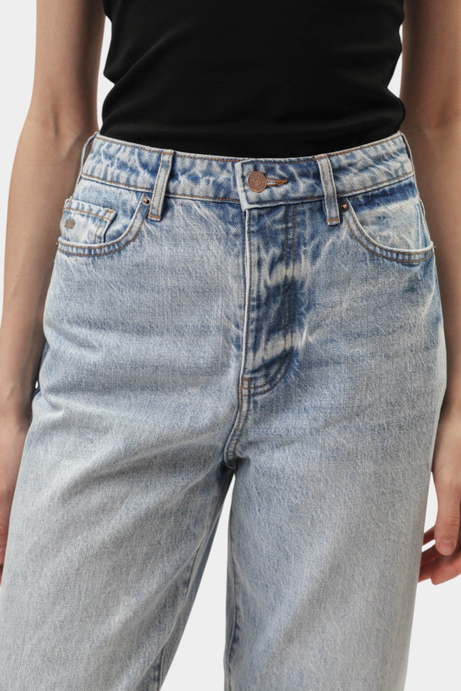 XW000128_AF12860 брюки джинсовые armani exchange 