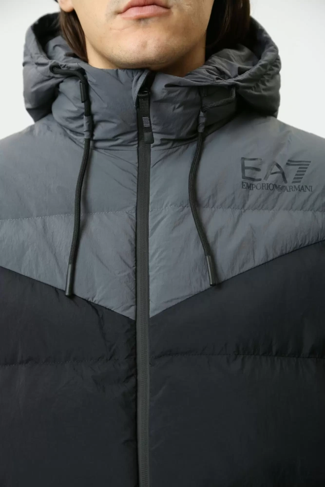 6DPB30_PNDOZ Куртка пуховая EA7 Черный