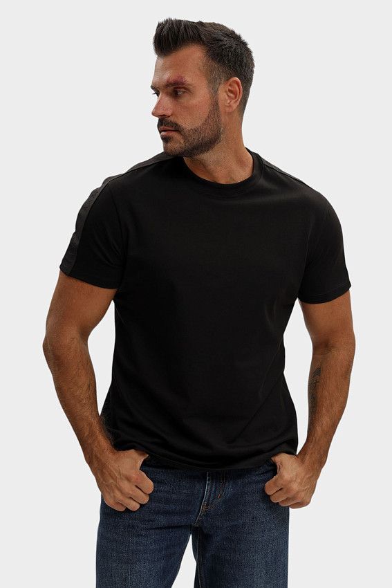 Футболка Armani Exchange Черный