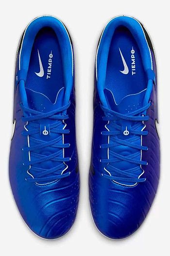 Футбольные бутсы Nike