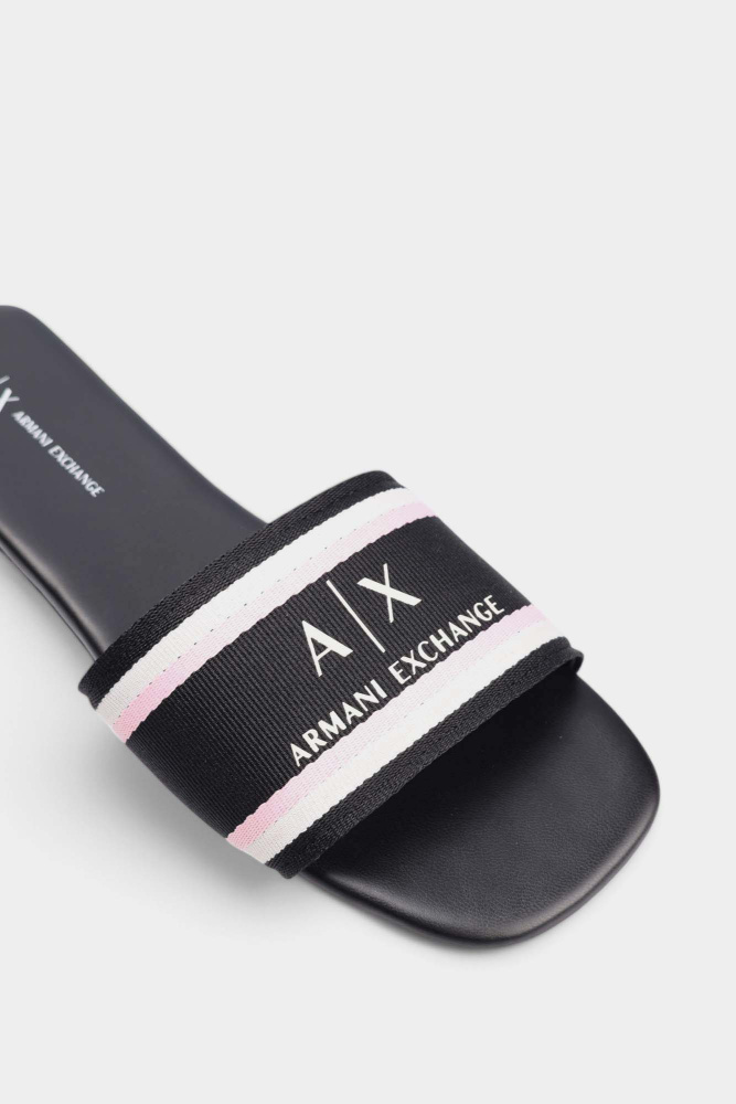 XDP056_XV922 Шлепки Armani Exchange Черный