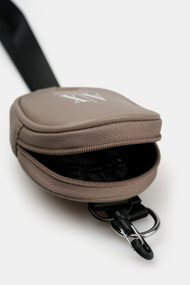 XM001261_AF15104 Чехол для наушников Armani Exchange Коричневый