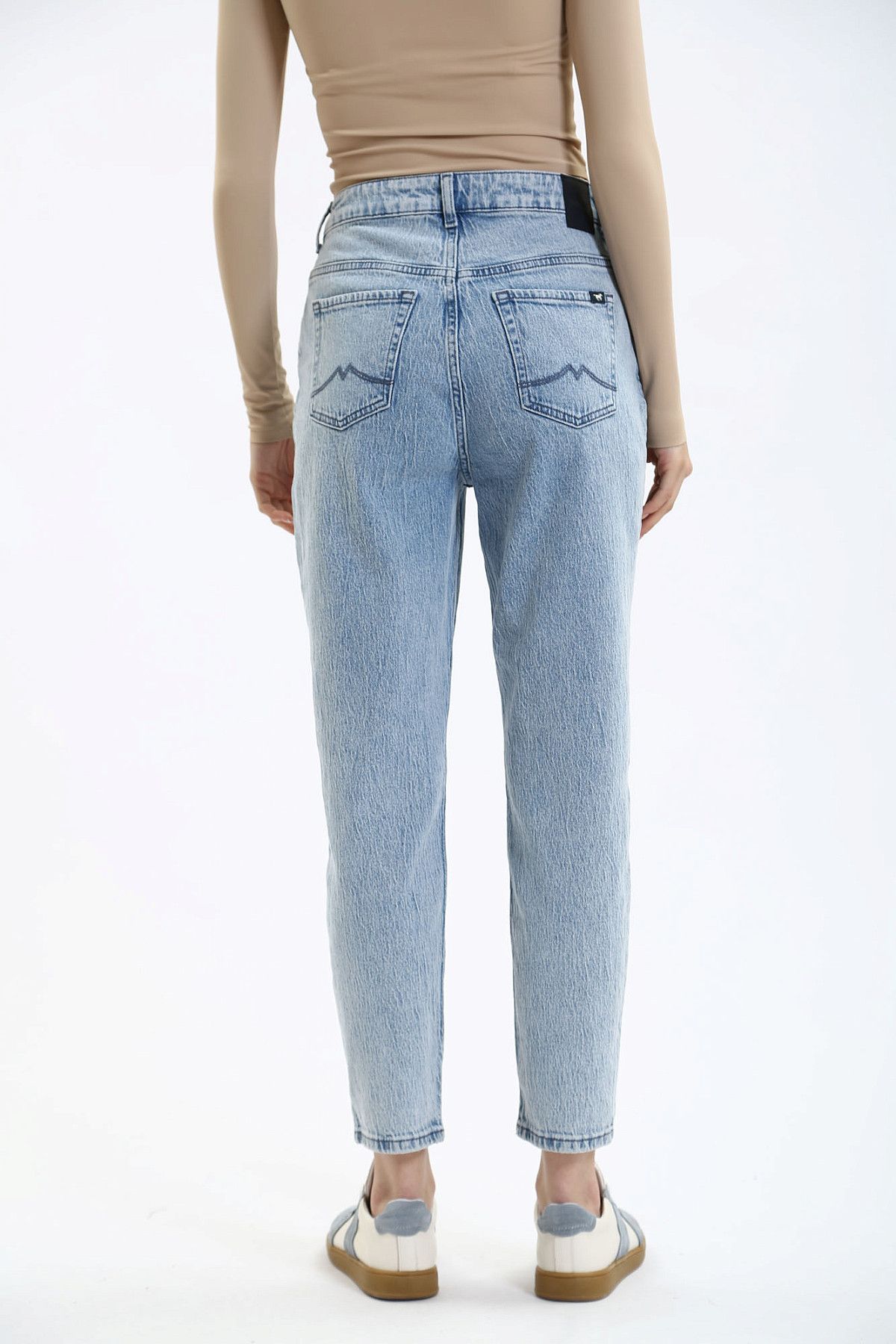 Джинсы Charlotte Tapered  Mustang
