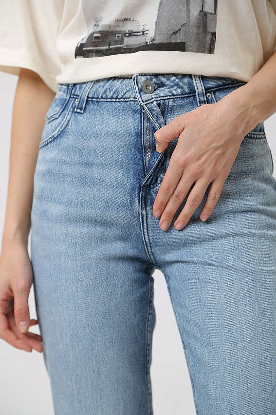 Джинсы Charlotte Tapered  Mustang