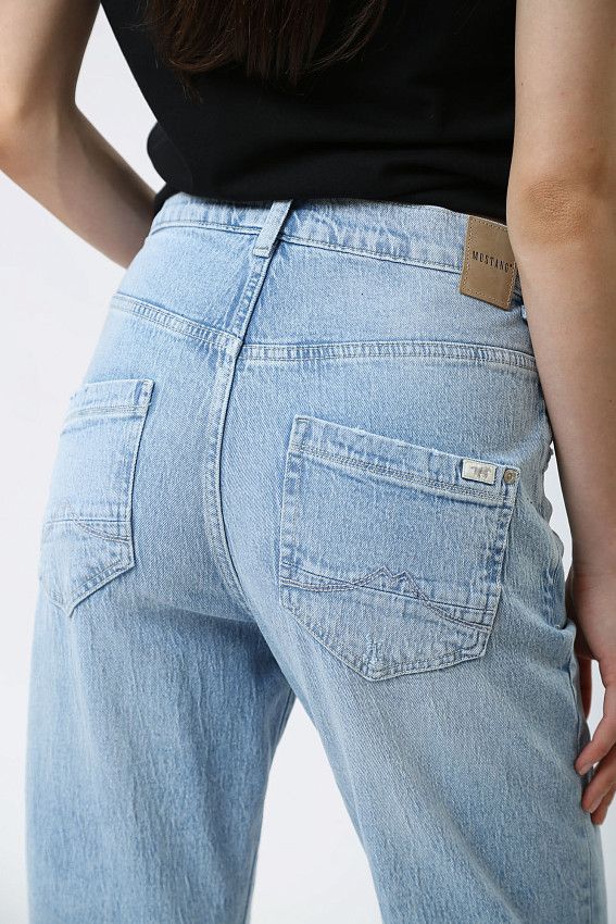 Джинсы Boyfriend Tapered  Mustang