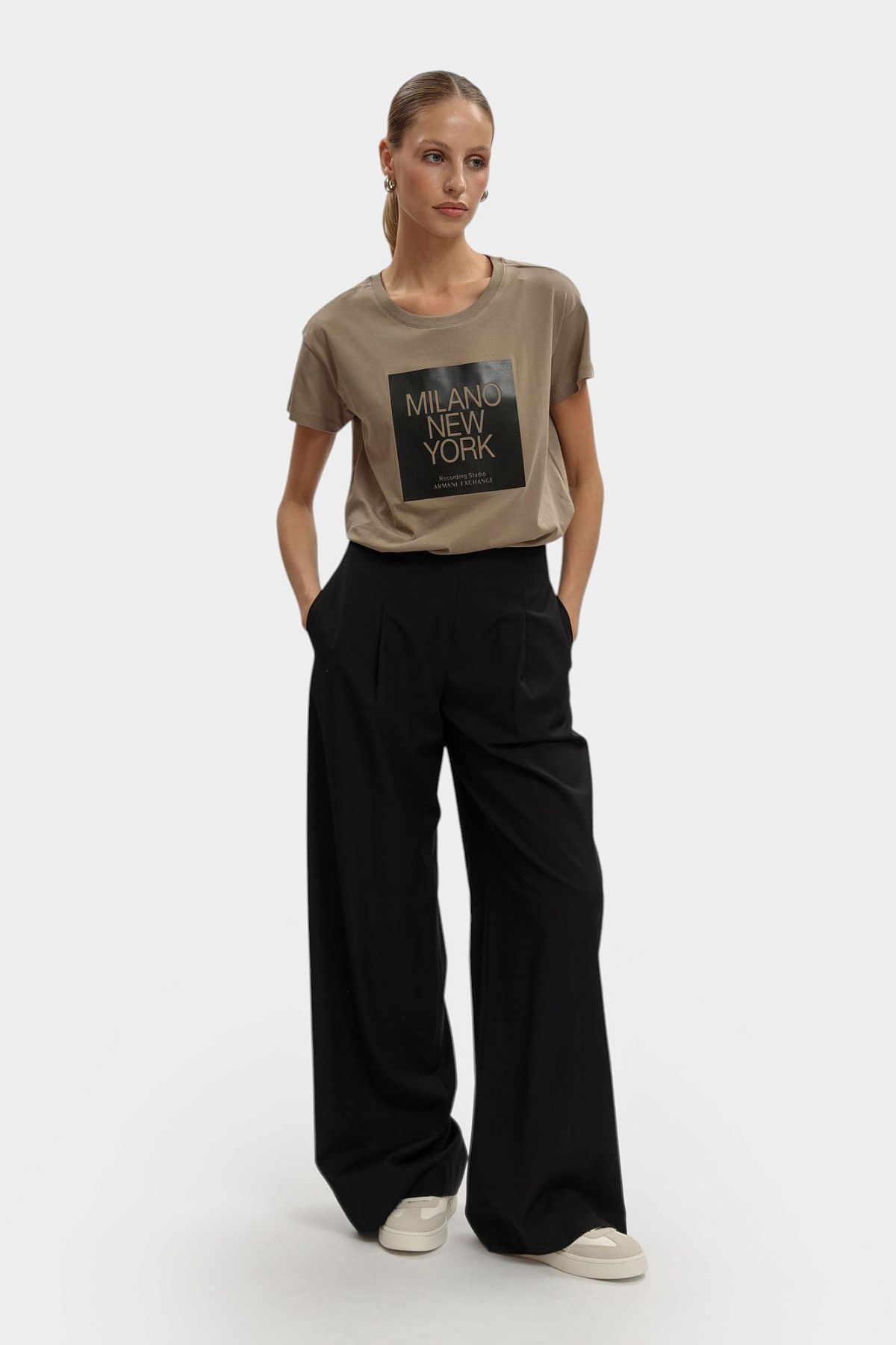 Футболка Armani Exchange Коричневый
