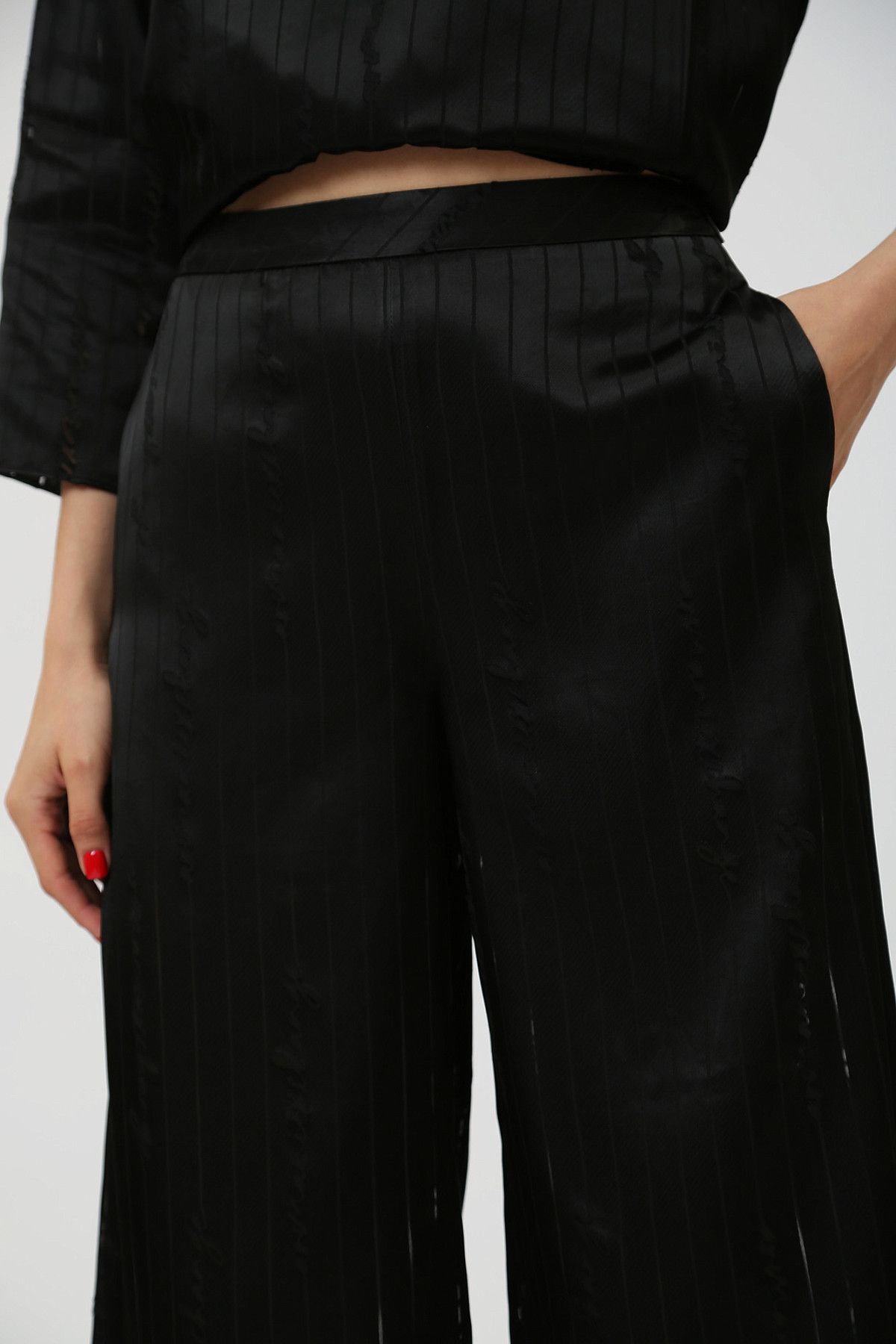 Брюки Armani Exchange Черный